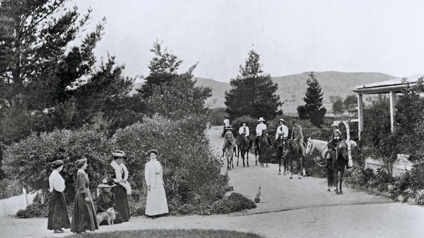People gather at the front of Tuggeranong Homestead