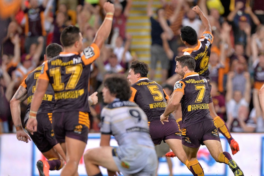 Brisbane Broncos celebrate Anthony Milford's field goal