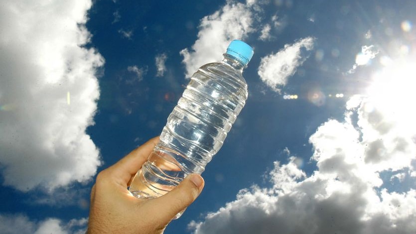 The University of Canberra plan to ban the sale of bottled water.