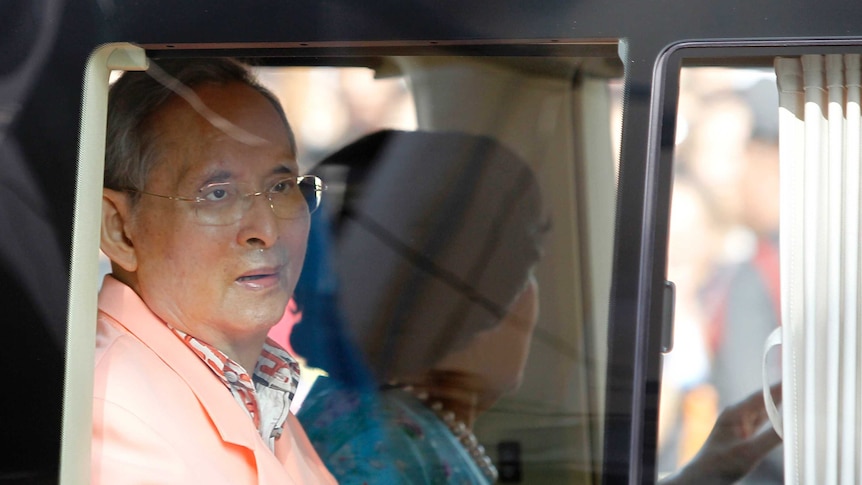 Thailand's King Bhumibol Adulyadej and Queen Sirikit leaving hospital in 2013