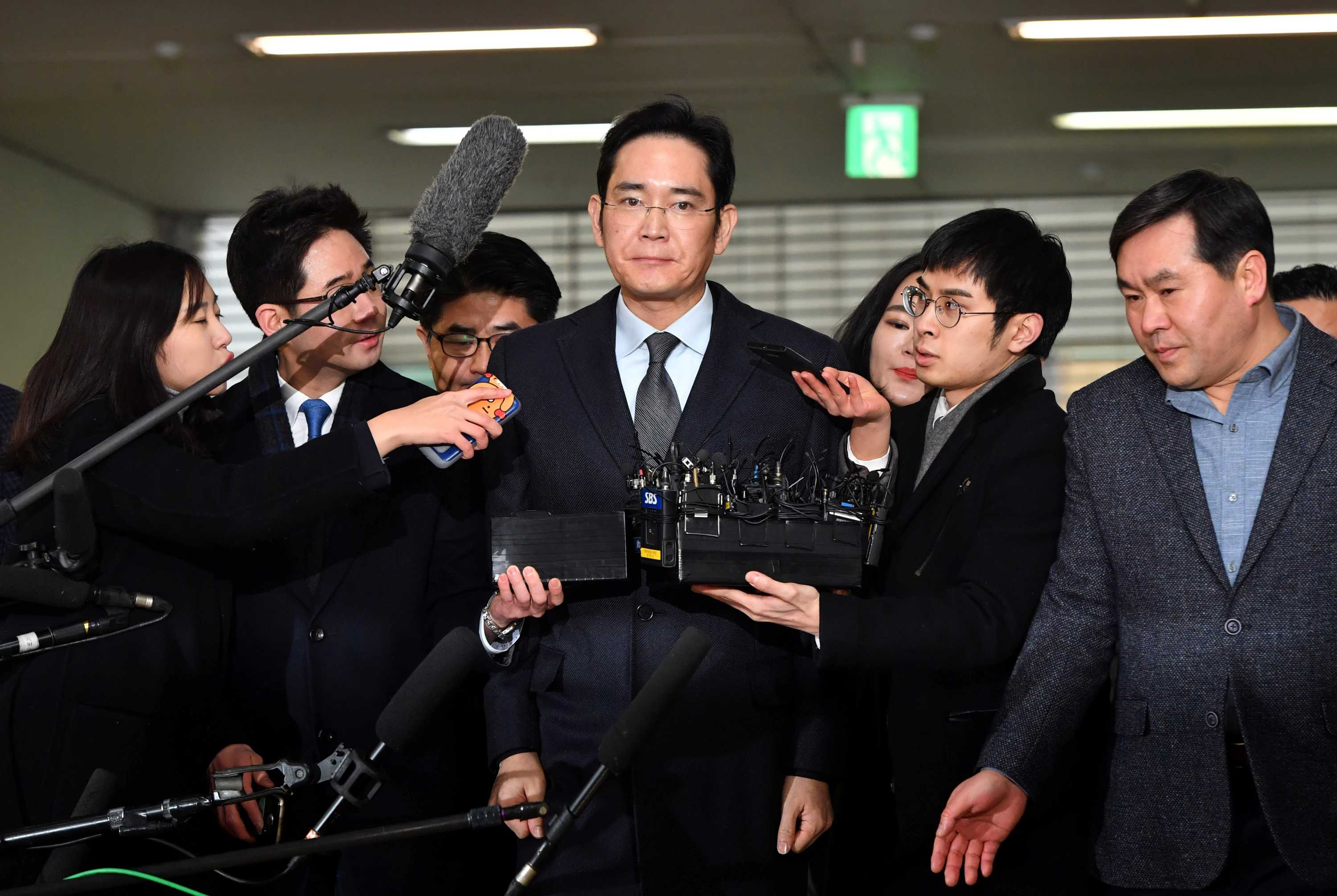 Samsung Chief Jay Y Lee Arrested In Corruption Investigation, South ...