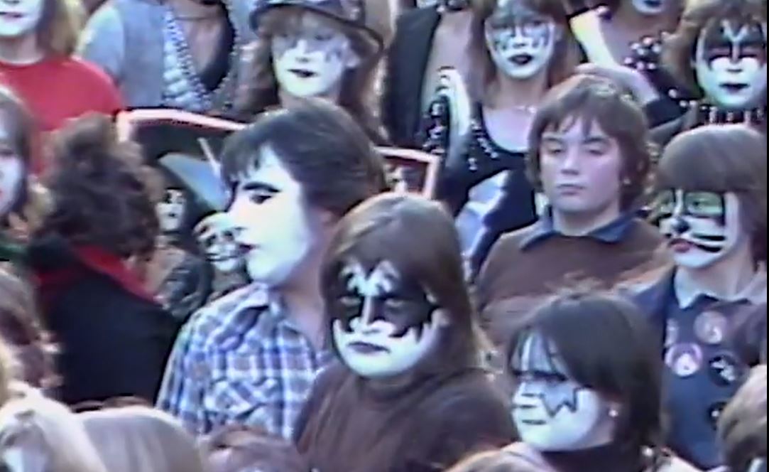 Glenelg North, Adelaide: Young Couple's Lucky Escape After An Ill-timed Australia