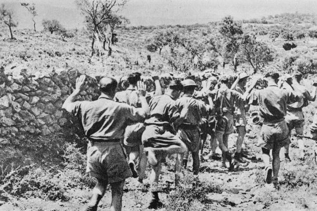 Allied soldiers surrender to German troops in Crete