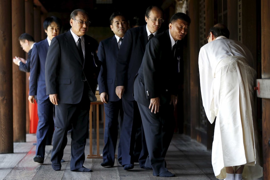 Yoshitaka Shindo and other Japanese of politicians at Yasukuni shrine