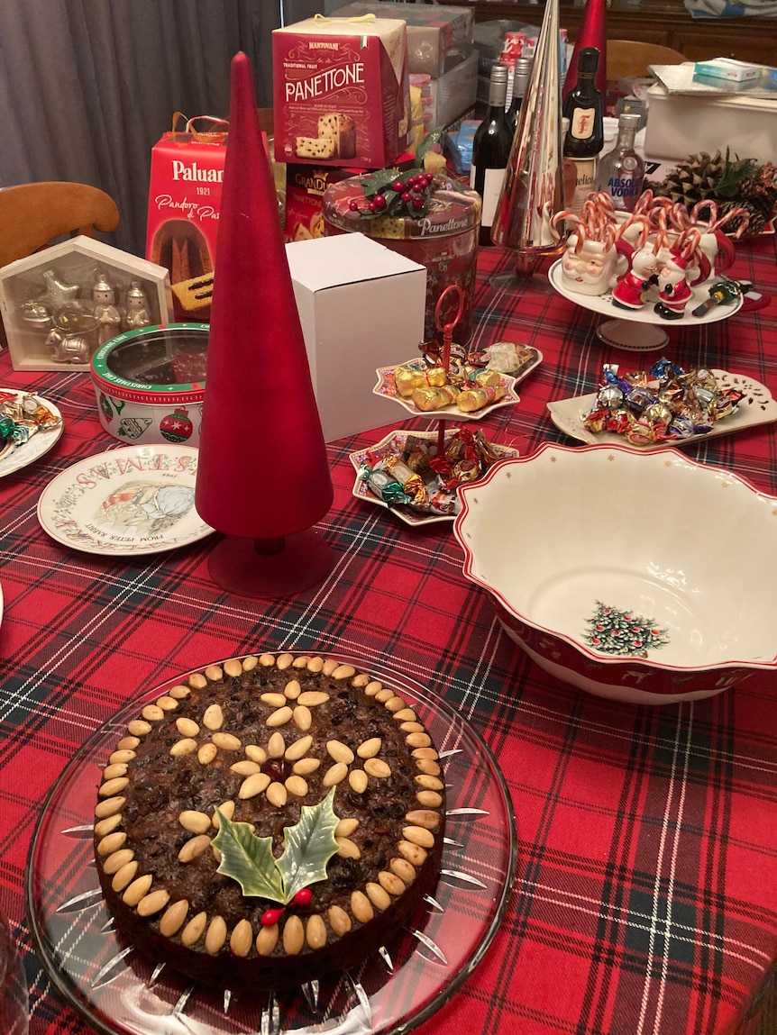 Anne Micallef's Advent table (2020)