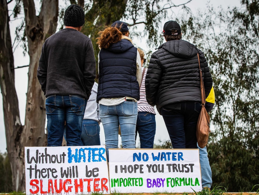 Protesters at Tocumwal with signs: 'Without water there will be slaughter' and 'No water I hope you trust imported baby formula.