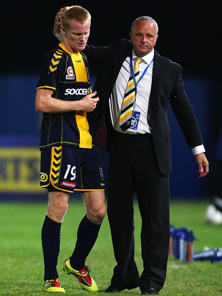Well done ... Matthew Simon (L) and Graham Arnold during the win over the Victory (Mark Nolan: Getty Images)