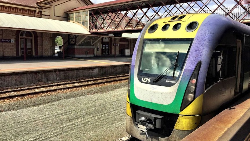 V/Line train at Bendigo station