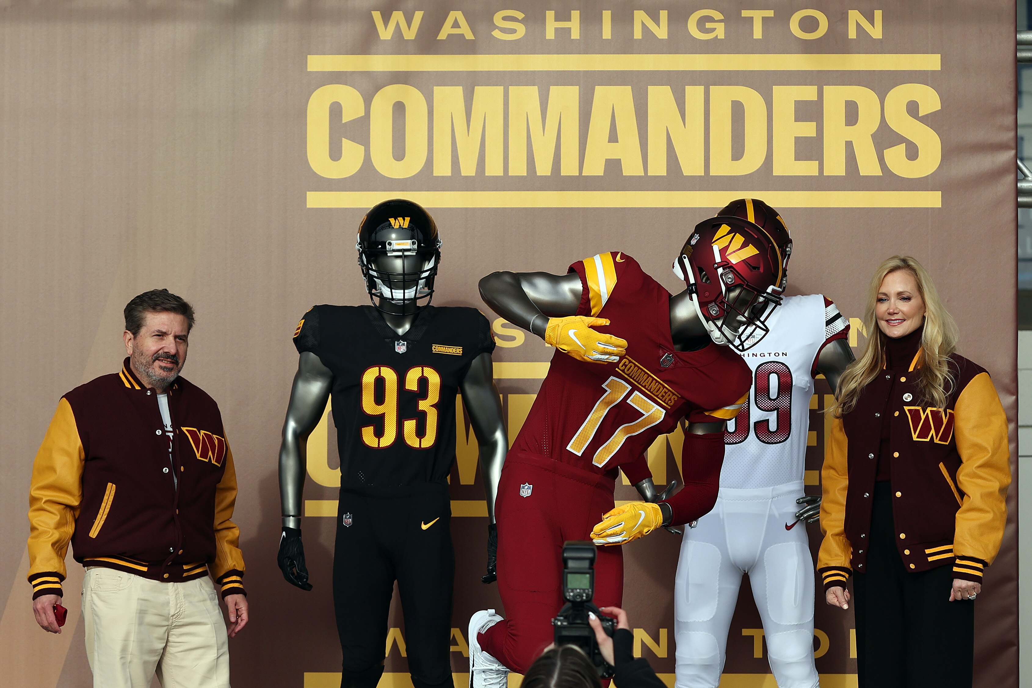 Washington's NFL Team Announces 'Commanders' As Its New Mascot - ABC News