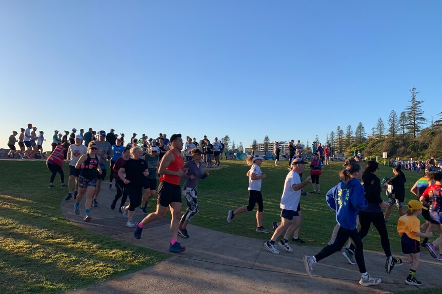 A large group of runners at Port Macquarie ParkRun.