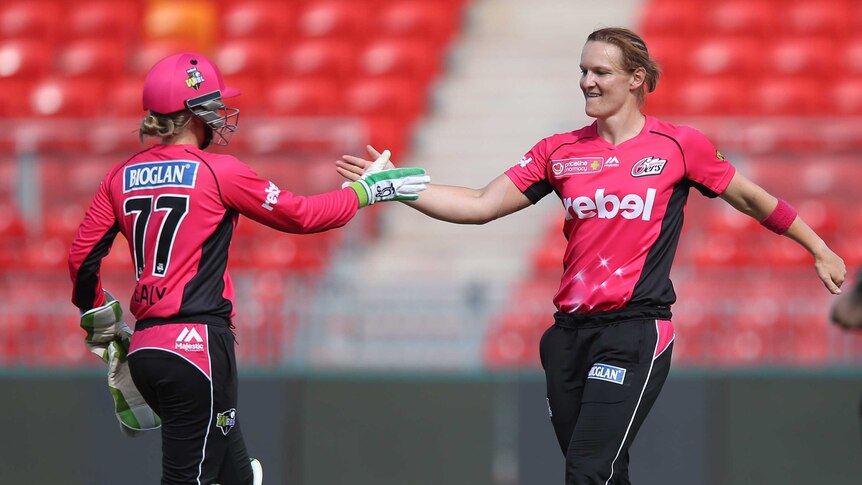 Sarah Aley celebrates wicket with Alyssa Healy