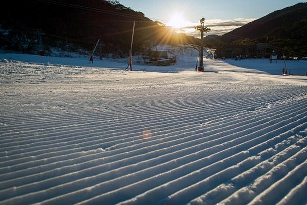 Promising start for official ski season at snow resorts in NSW - ABC News
