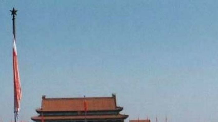 Demonstrators gather in Tiananmen Square in 1989