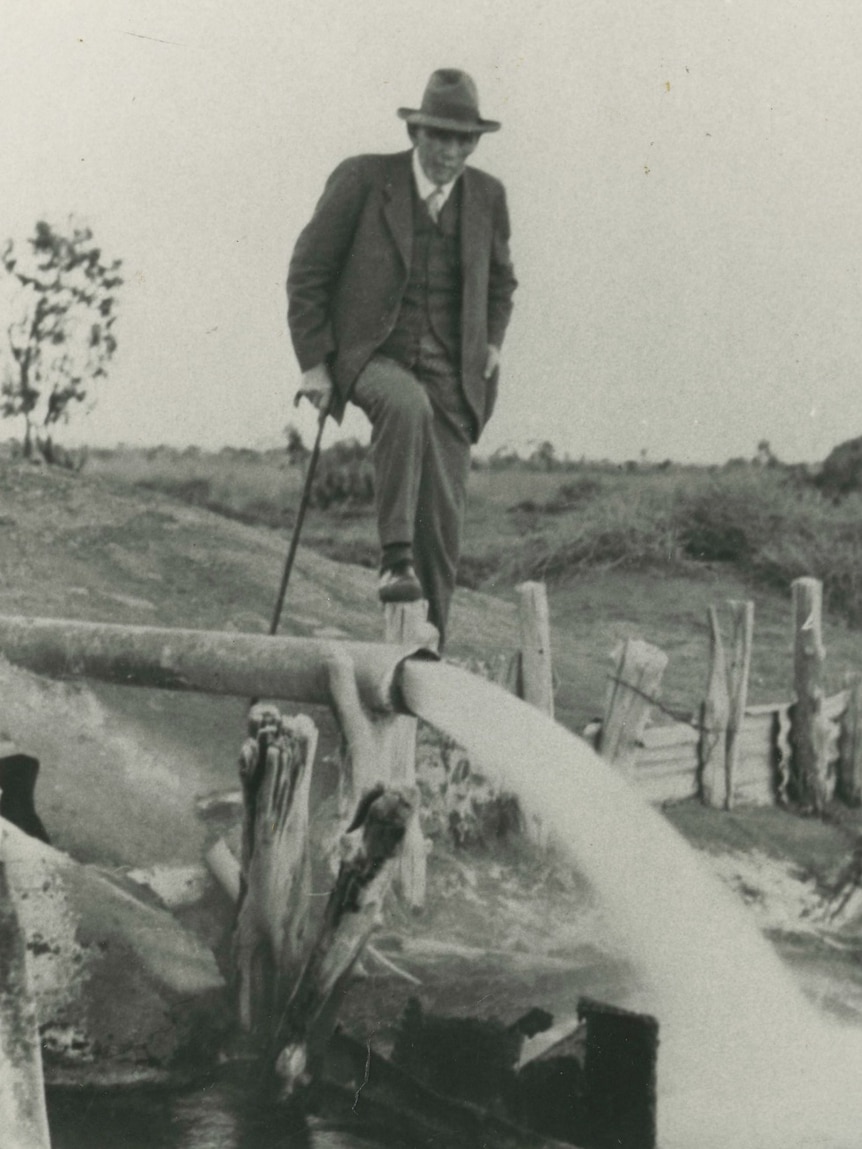 Sidney Kidman at Salisbury bore. Circa 1928.