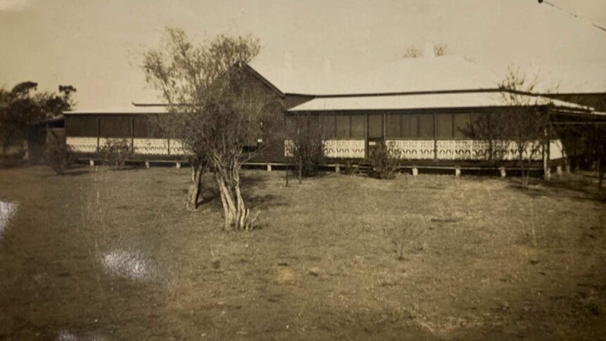 "Whitehill" Station homestead in Longreach, circa 1920. Henry White bought the land in 1906.