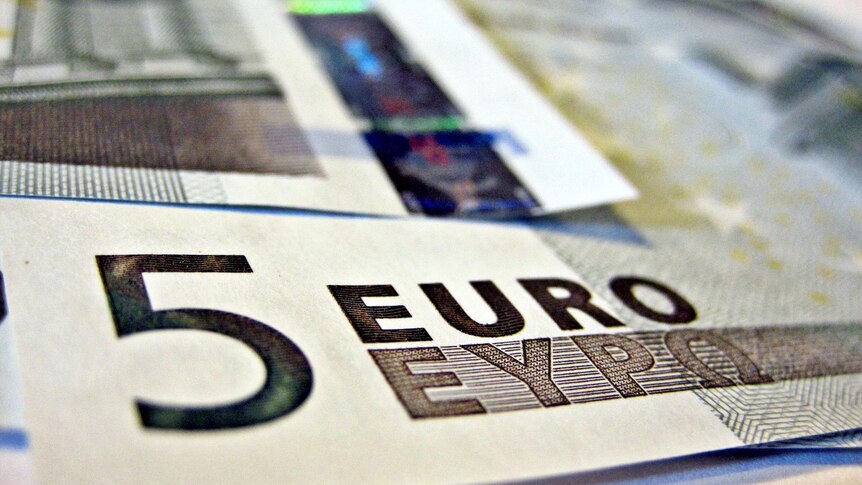 A Five Euro note.