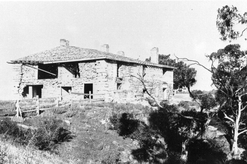 Roseneath Inn ruins