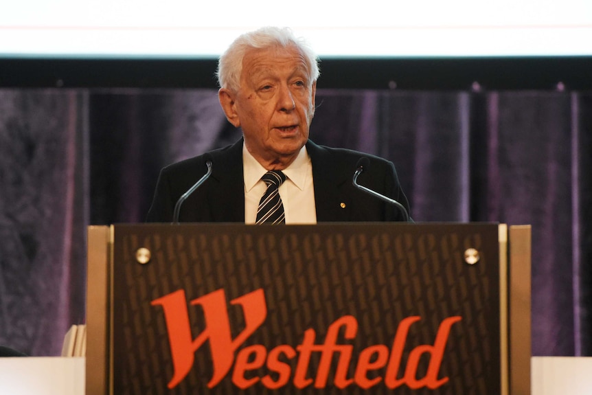 Westfield Chairman Frank Lowy addresses shareholders during the 2015 AGM.