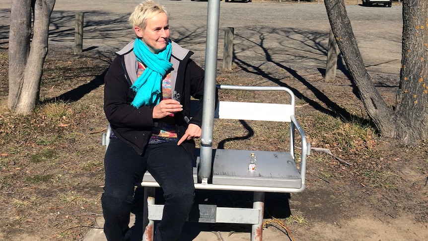 Wendy Hukins toasting Oskar Luhn on his memorial chair at Jindabyne.