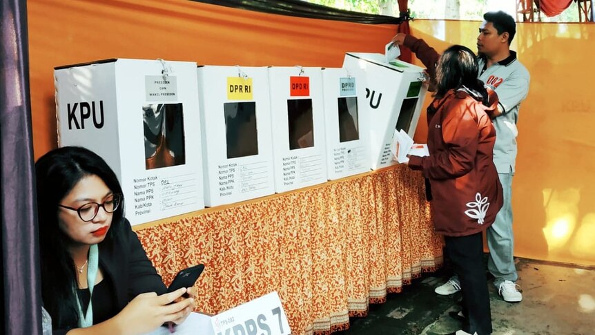 Suasana pencoblosan suara di salah satu TPS di Depok Jawa Barat