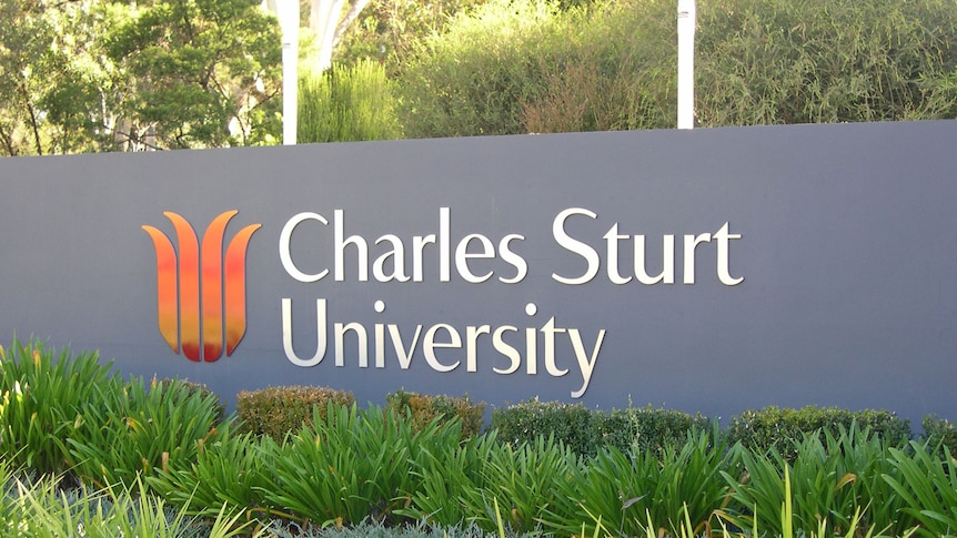 Front sign for Charles Sturt University in Bathurst.