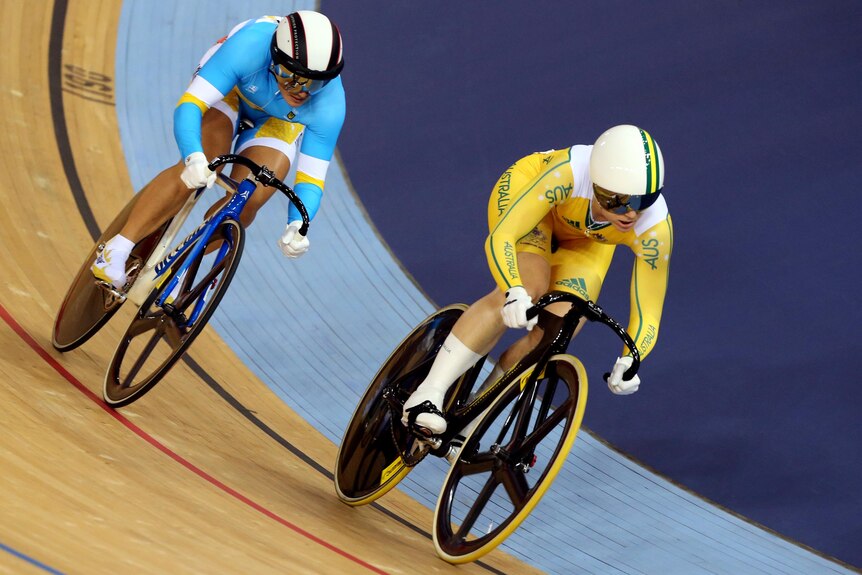 Anna Meares (yellow) defeats Lyubov Shulika during the track cycling women's sprint quarter-finals.