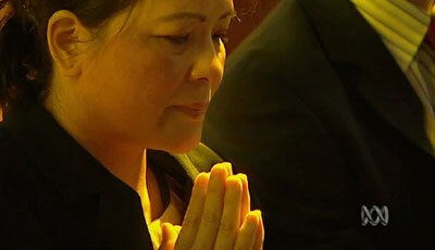 Nguyen&rsquo;s family arrives in Singapore - ABC News