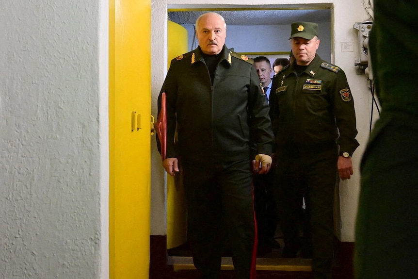 Alexander Lukashenko in fatigues 