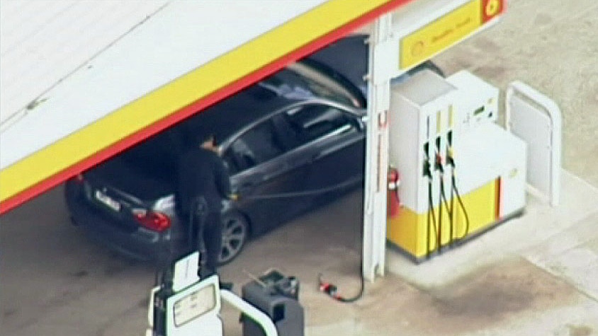 Driver of stolen car north of Melbourne stops for petrol