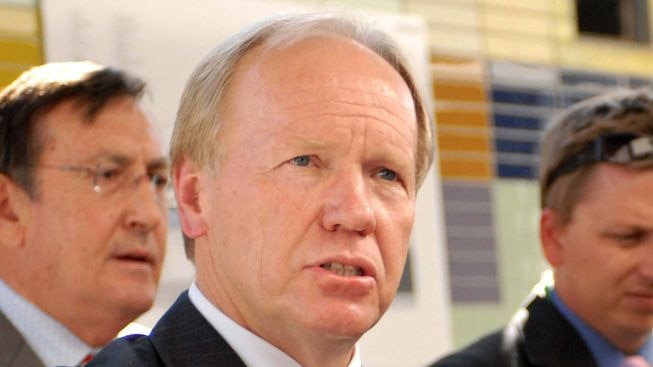 Peter Beattie has backed down on a threat to sack councils that vote on the amaglamations.