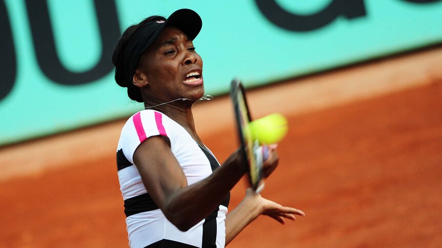 Venus Williams returns to Paula Ormaechea