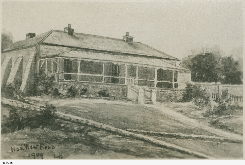 Un dibujo en blanco y negro de una casa antigua de la década de 1850. Hay un jardín delante de la casa.