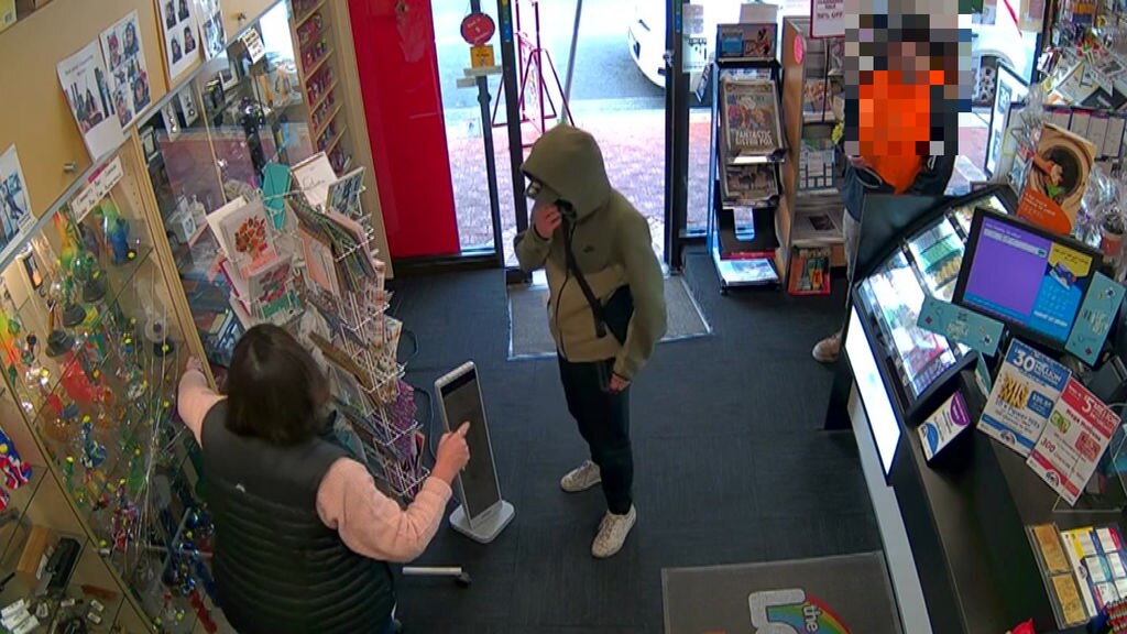 Shopkeeper abused - ABC News