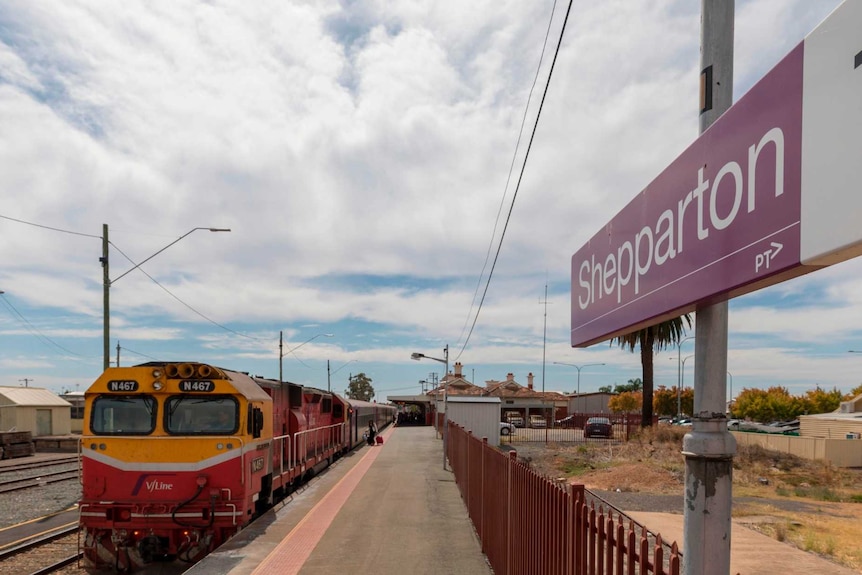 Shepparton Rail Line To Receive 400 Million Bipartisan Investment For Upgrade Abc News [ 575 x 862 Pixel ]