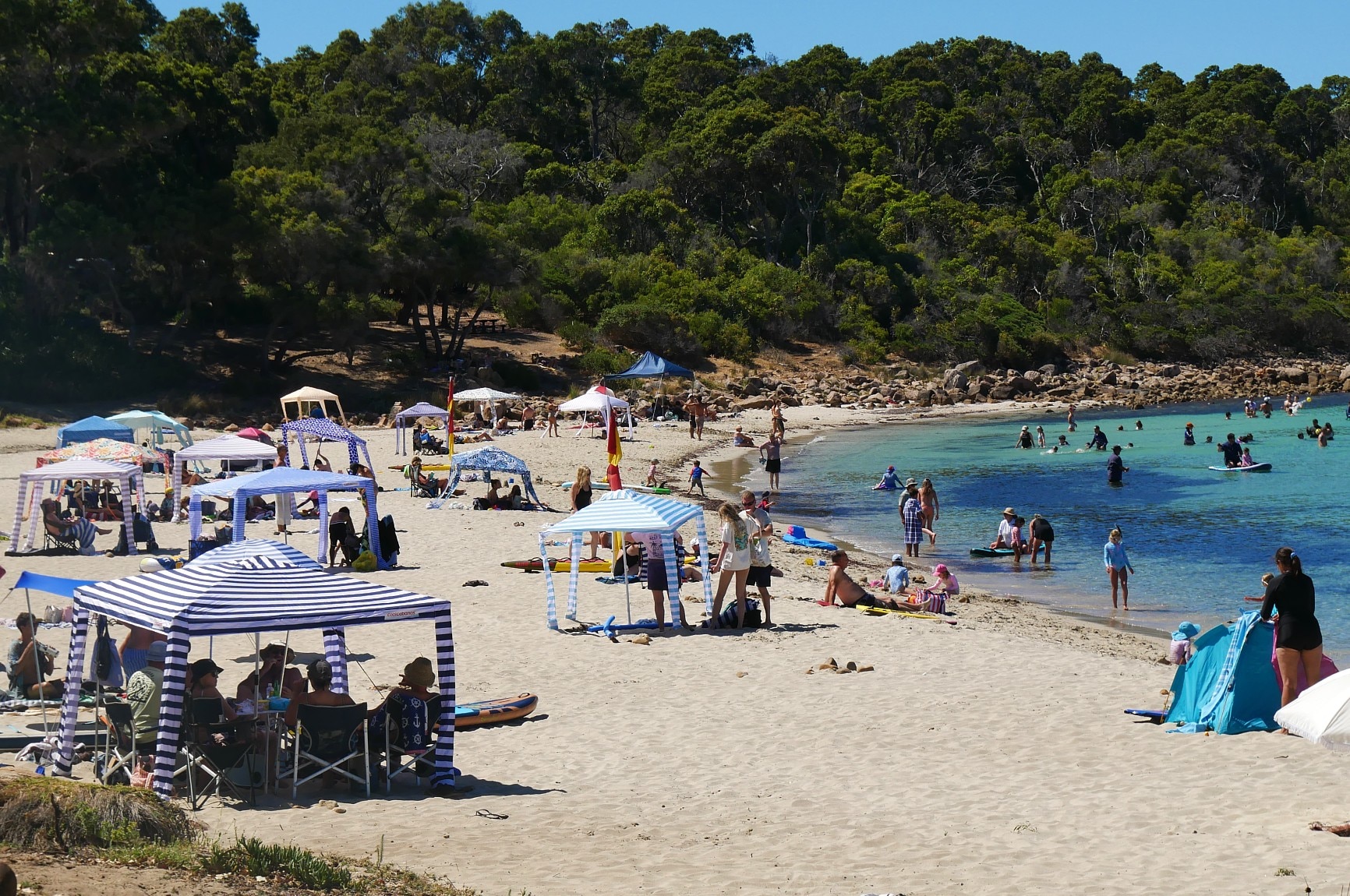 WA towns look to tackle overtourism as 'crazy' crowds pack car parks, beaches