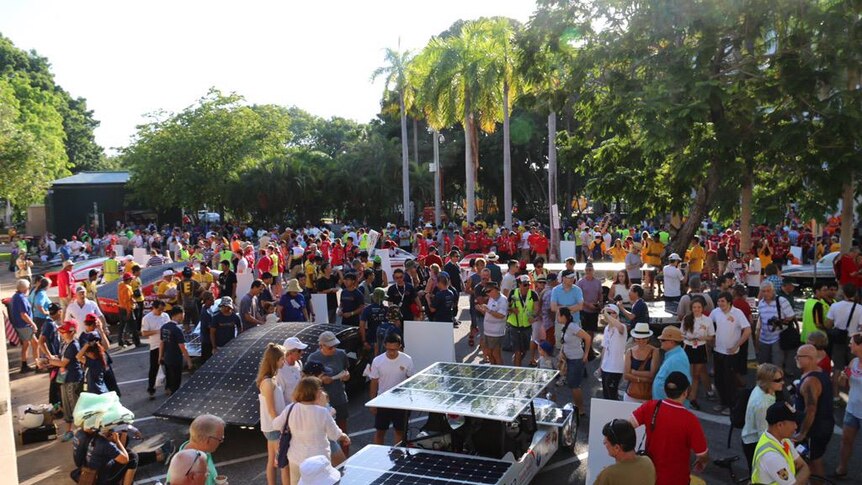Crowds gather for start of Solar Challenge