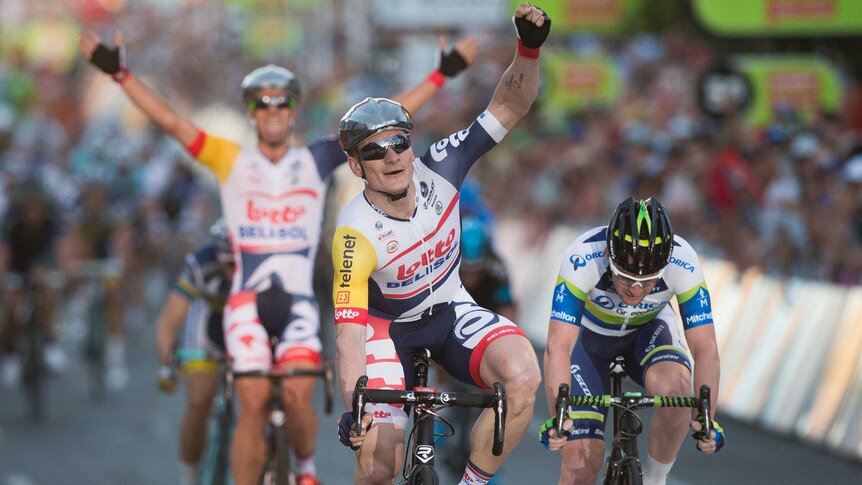Andre Greipel beats Matthew Goss in the prologue to the Tour Down Under.