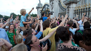 People crowd outside Buckingham Palace after royal birth