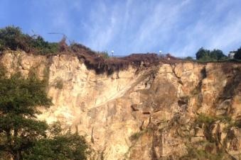 More than 90 tonnes of rock has fallen at Lutwyche quarry on Brisbane's northside.