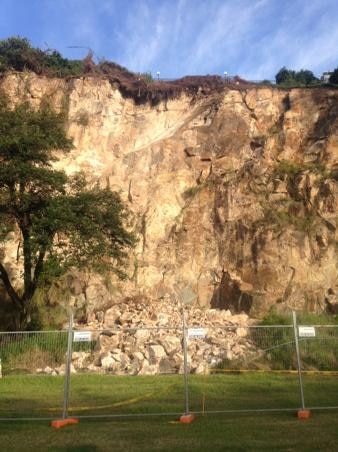 More than 90 tonnes of rock has fallen at Lutwyche quarry on Brisbane's northside.