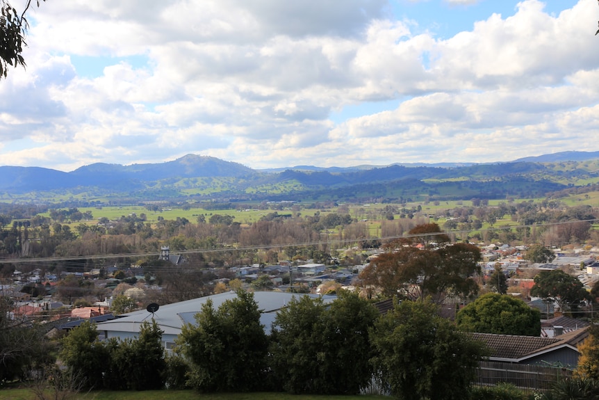 A scenic picture of Tumut from the town's lookout.