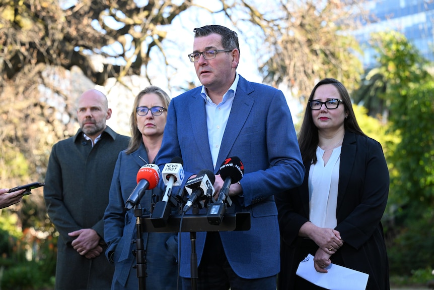 Victorian Premier Daniel Andrews speaks at a press conference outdoors, he's with Jacinta Allan, Harriet Shing and Jeroen Weimar