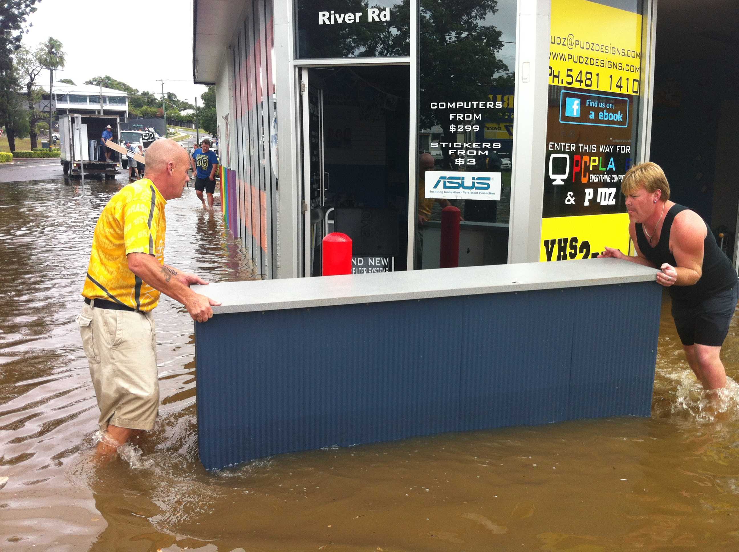 Man's body found in Gympie floodwaters - ABC News