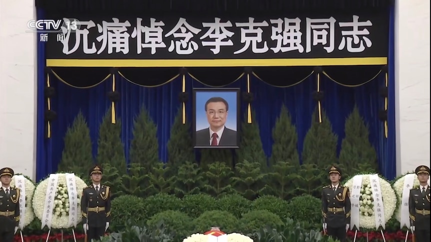 La Chine incinère le Premier ministre du « peuple » Li Keqiang et abaisse son drapeau national alors que le pays est en deuil
