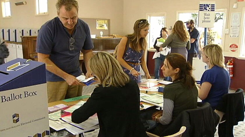 Thousands of West Australian's have cast their vote in the state's fourth daylight saving referendum.
