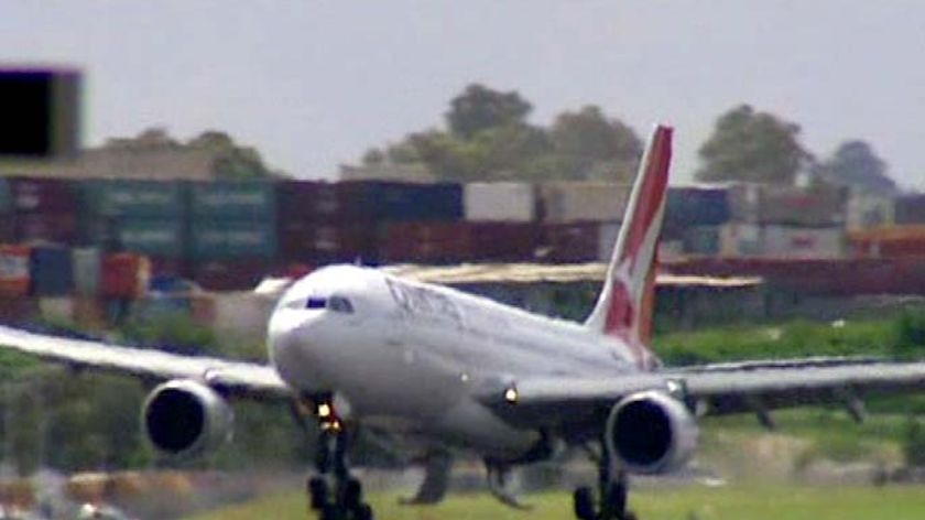 Qantas plane with landing gear trouble nearing the ground at Sydney airport