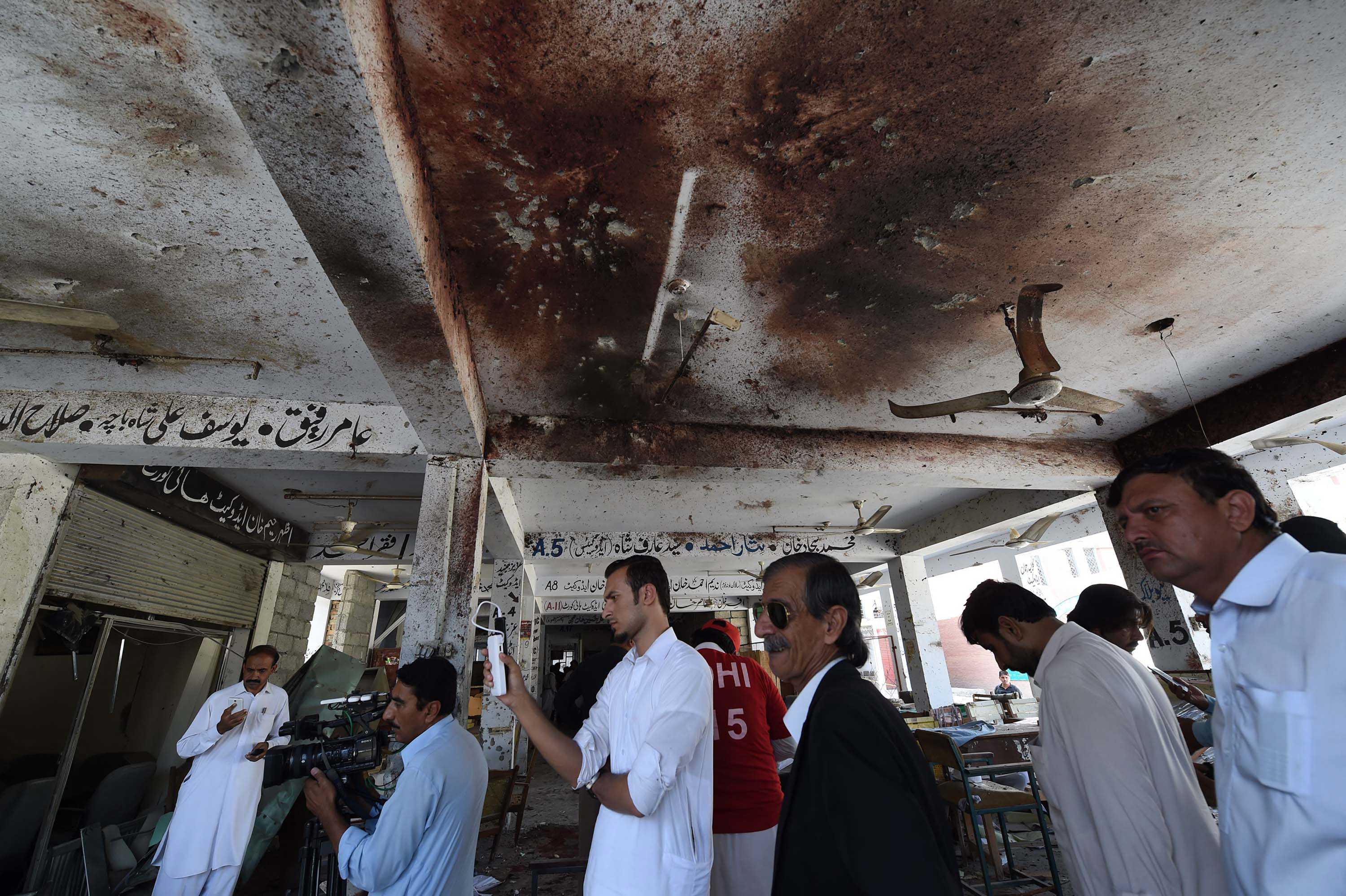 Pakistan Bomb Blast Kills A Dozen Police And Lawyers At Mardan Court Abc News