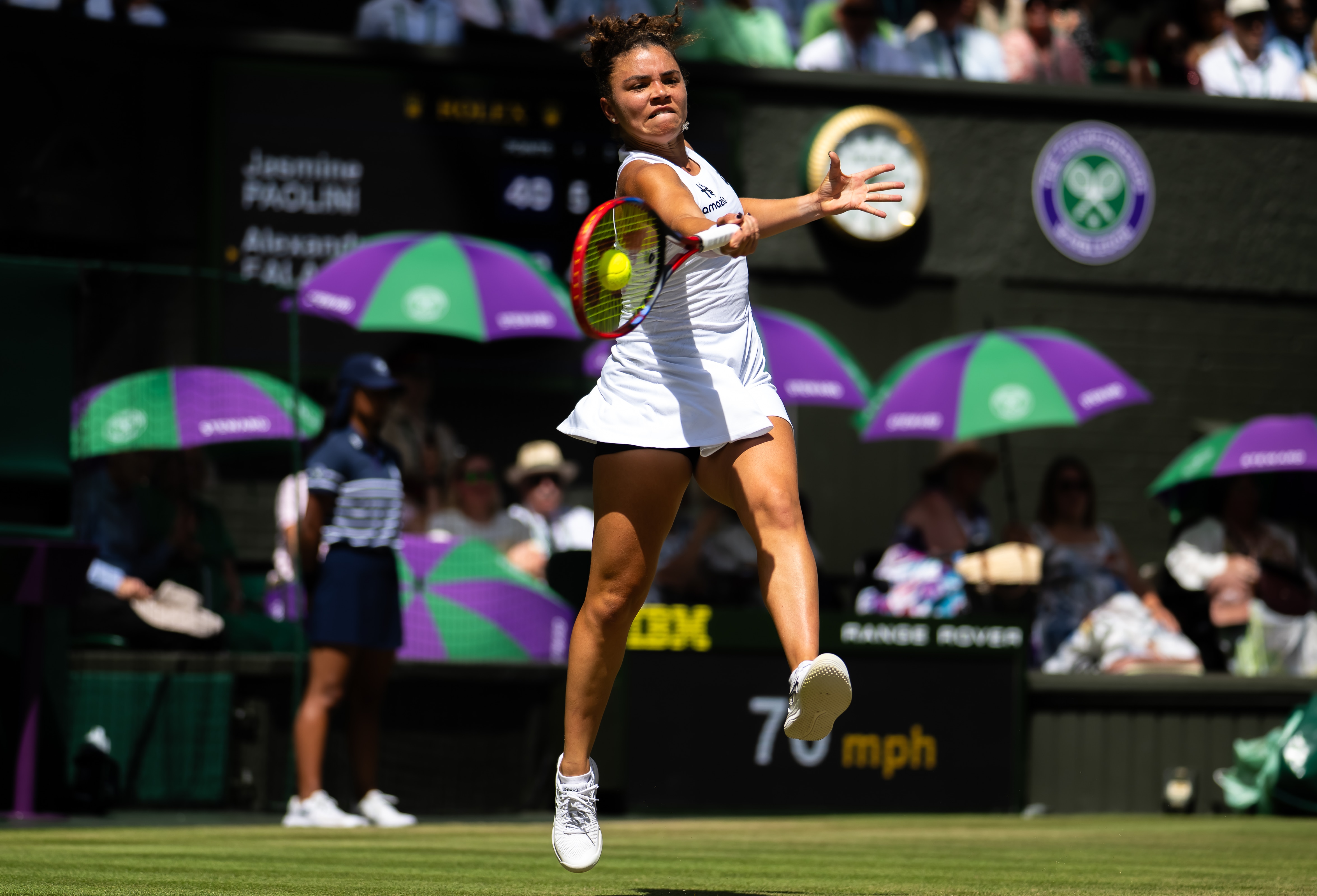 Jasmine Paolini hits a forehand at Wimbledon.