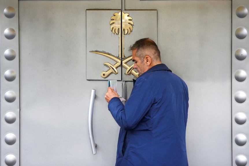 A man enters the Saudi Arabian consulate