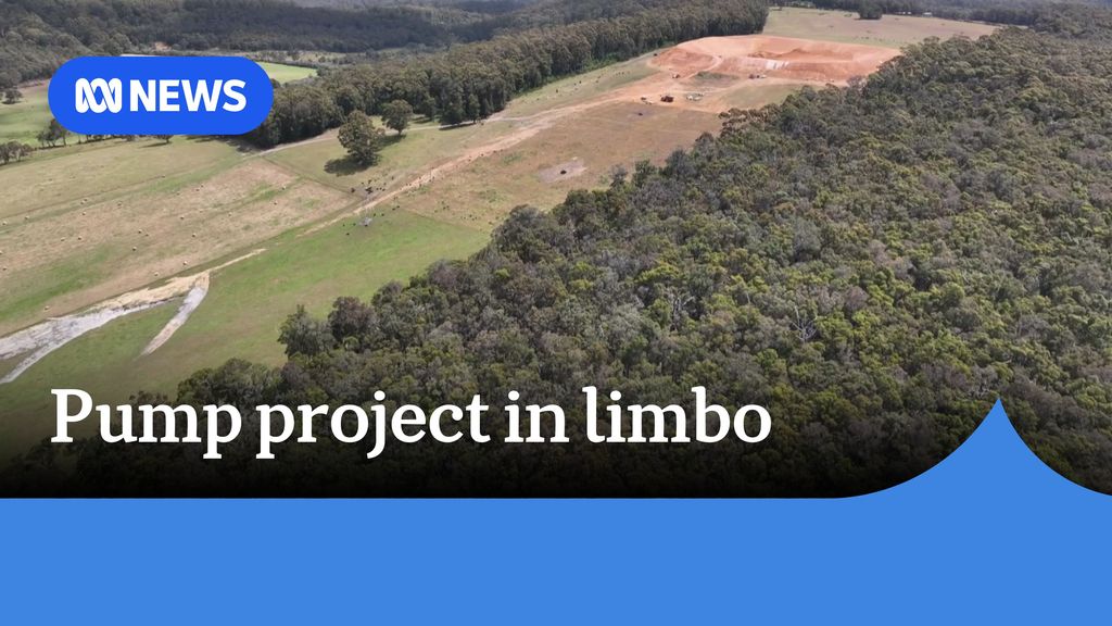 Pump project in limbo: Aerial shot of a bare construction site between forrested areas.